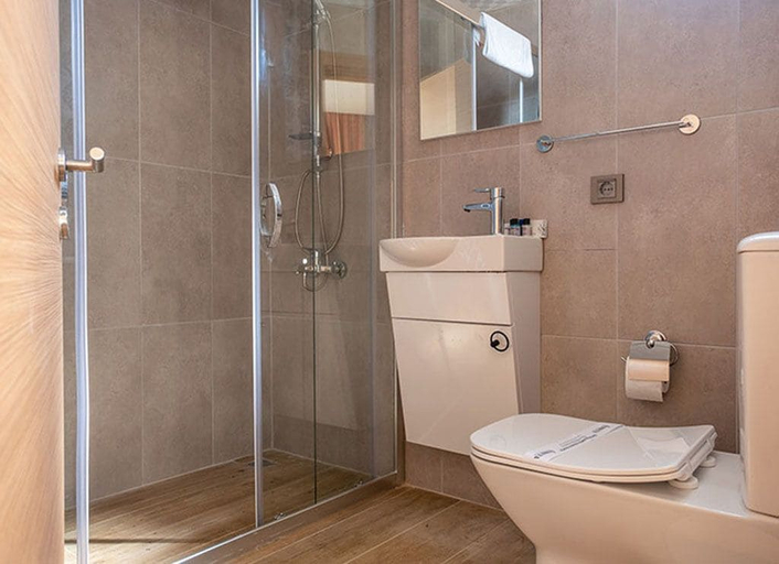 Bathroom 5, YENİ TRUVA OTEL, Merkez
