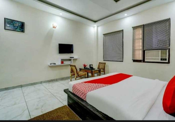 Others 3, Hotel O Seventy stay in, Sahibzada Ajit Singh Nagar