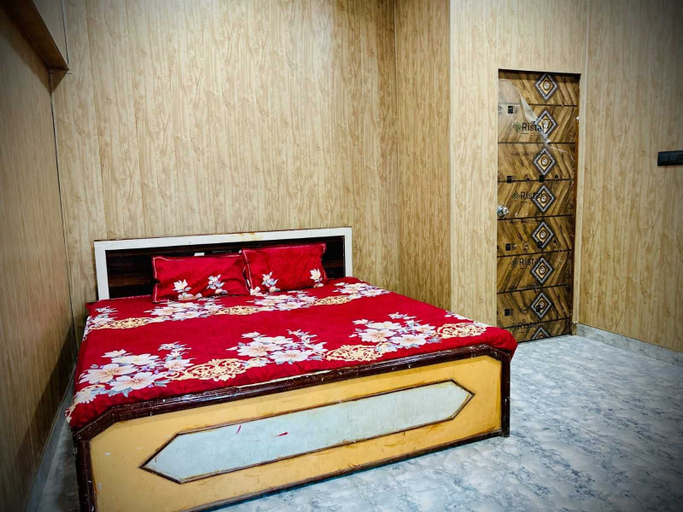 Others 4, Hotel O Shri Krishna place, Lakhimpur Kheri
