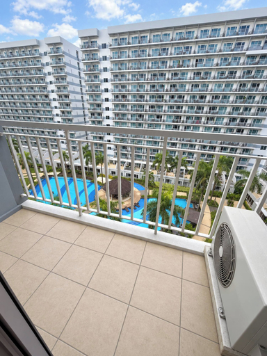 Others 2, Charming 2BR Apartment With Pool View in Vibrant Pasay City, Pasay City
