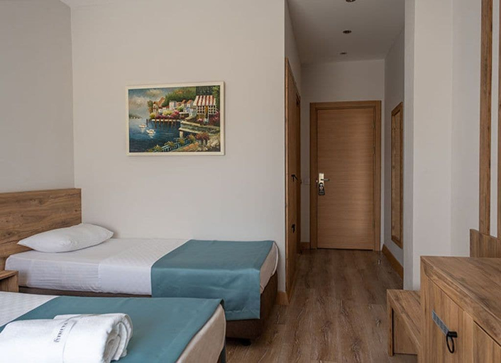 Bedroom 4, YENİ TRUVA OTEL, Merkez