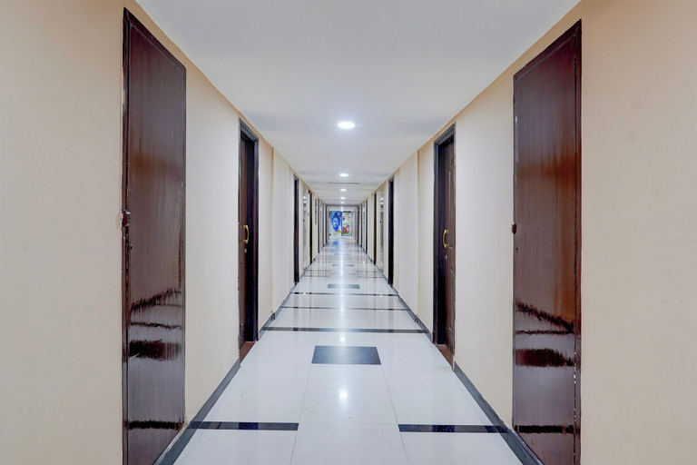 Others 5, Townhouse Koyambedu, Chennai