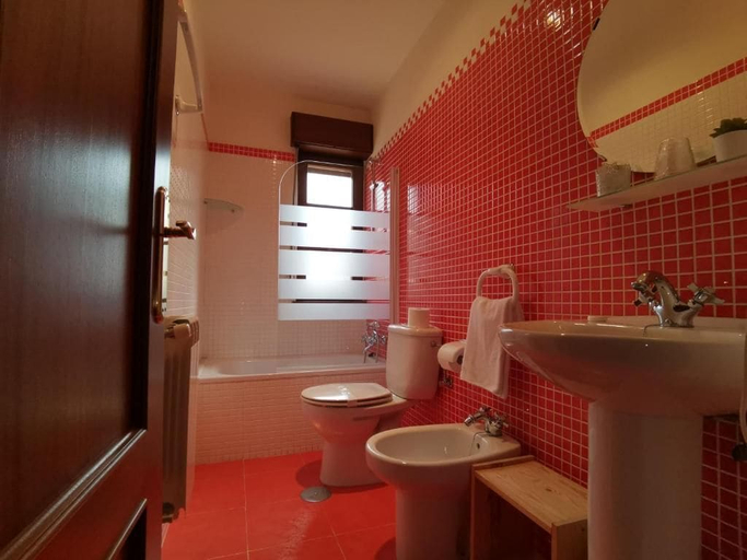Bathroom 4, Hotel Trasgu, Asturias