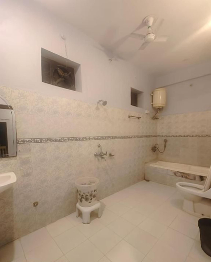 Bathroom 2, Hotel Hillview, Ajmer