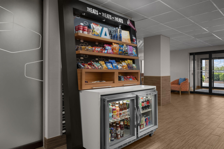 Food & Drinks 5, Hampton Inn Winchester-University/Mall Area, Winchester