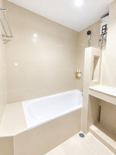 Bathroom 5, Morakot Hotel Chumphon, Muang Chumphon