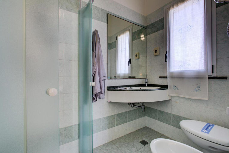 Bathroom 4, Christian Hotel, Rimini