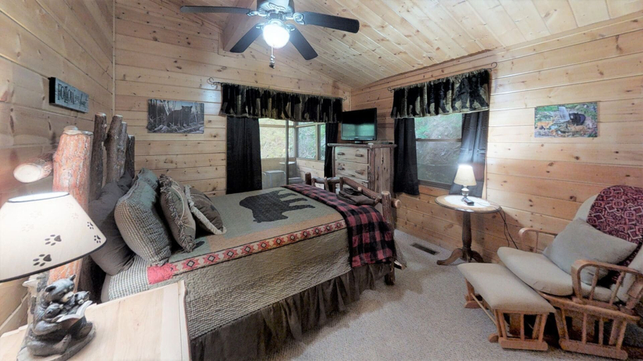 Bedroom 2, Creeksong Hollow 2 Bedroom Cabin by RedAwning, Sevier