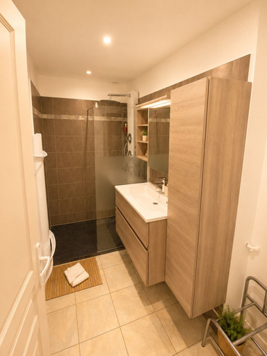 Bathroom 5, Hôtel Abalone, Gard