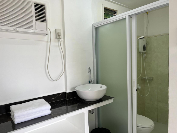 Bathroom 3, Manta Dream Resort, Panglao