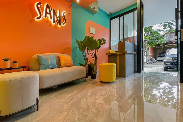 Public Area 3, Sans Hotel Clover Ace Surabaya by RedDoorz, Surabaya