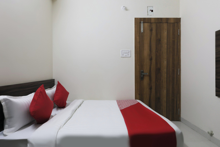 Bedroom 3, Hotel O by OYO La Flora, Indore