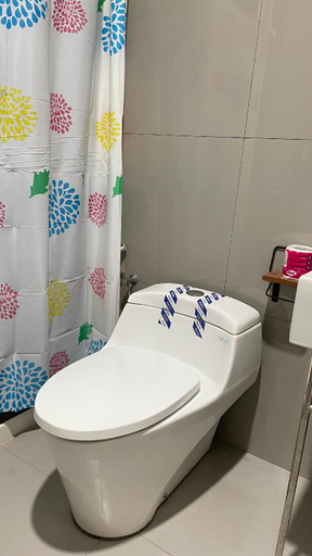 Bathroom 3, Cozy Botanical Garden House, Batam