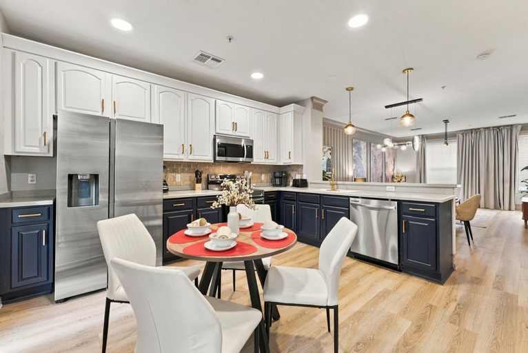 Others 1, Stylish Vista Cay 3br, Comfort at a Prime Location, Orange