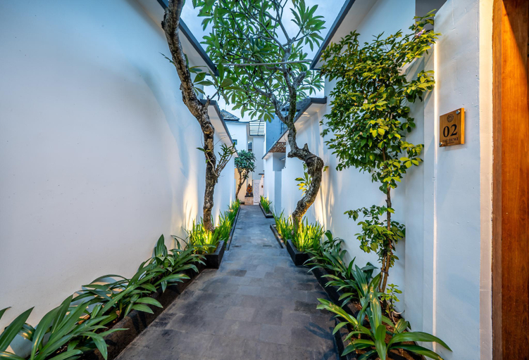Exterior & Views