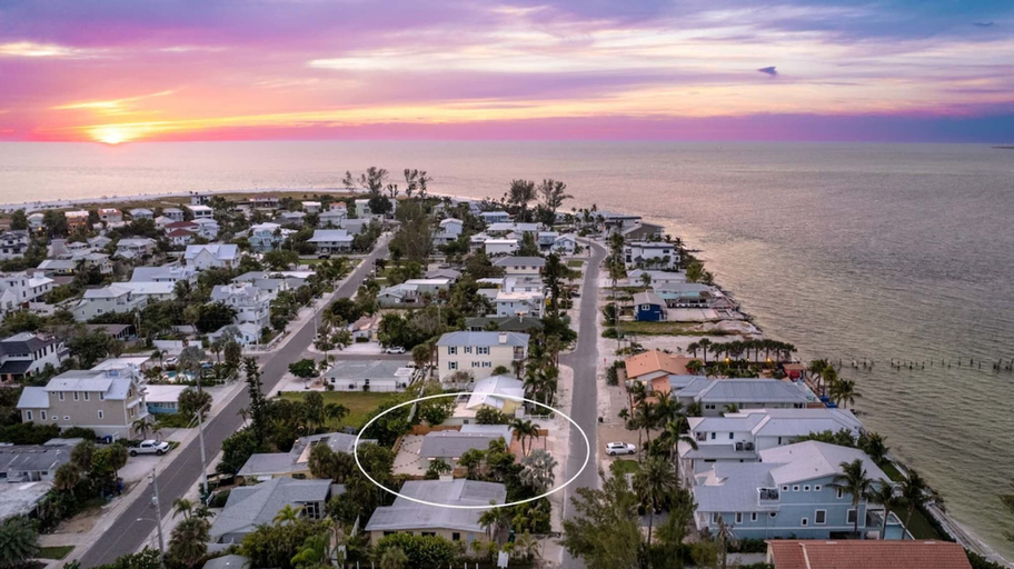 Others 5, Key Lime Cottage -hot Tub Pool - Steps to Beach- Golf Cart, Manatee