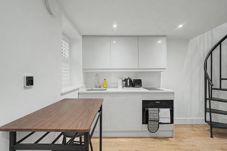 Others 4, Guestready - Duke Street, Sefton