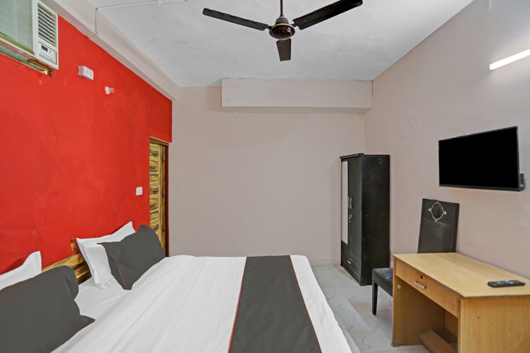 Others 5, Hotel O Golden, Gautam Buddha Nagar