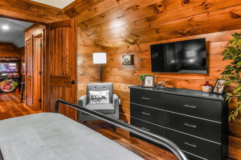 Others 5, Pearl's Mountain Retreat 3 Bedroom Cabin, Sevier