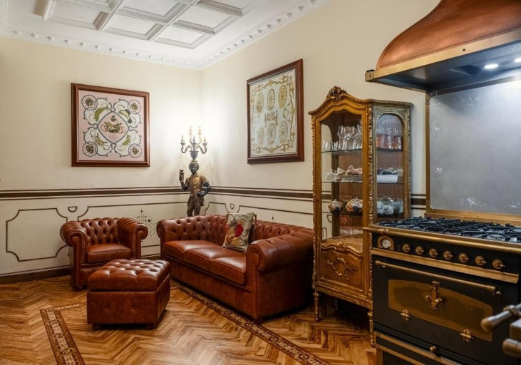 Others 4, Regal House Verona Vescovado, Verona