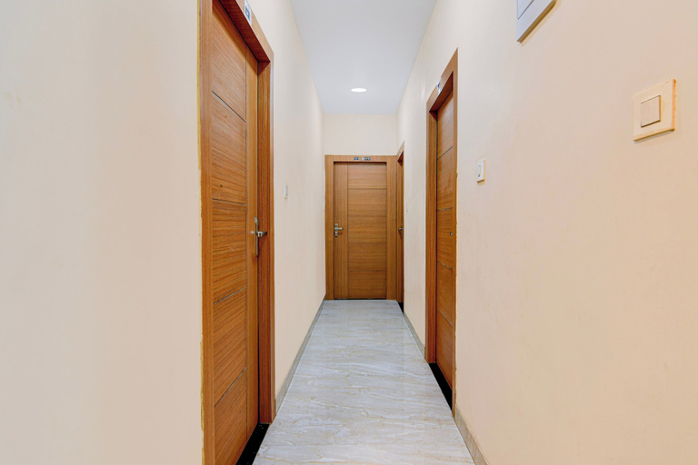 Others 5, Hotel O Golden Aura Near Netaji Subhash, Kolkata