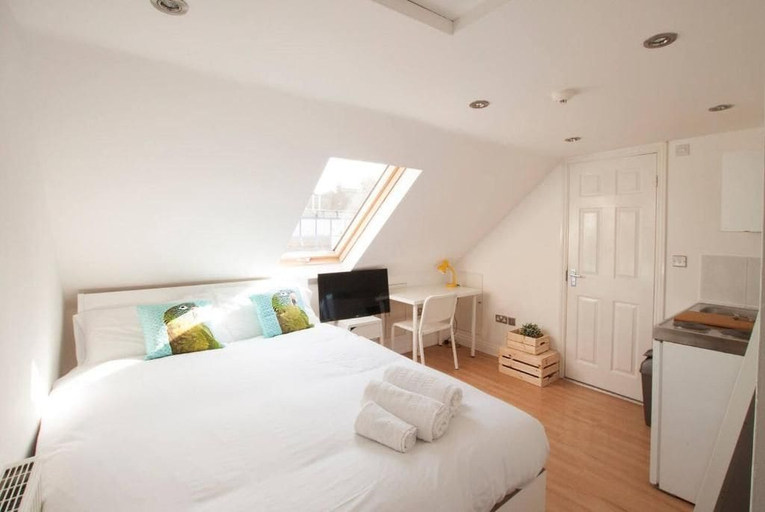 Bedroom 1, Tooting Broadway Rooms, London