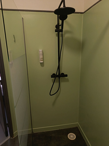 Bathroom 3, LE NID DE LA TOUR, Vienne