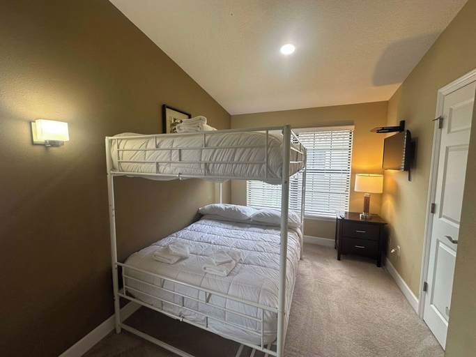 Others 1, Family Townhome Near Disney w Pool & Spa Access, Orange