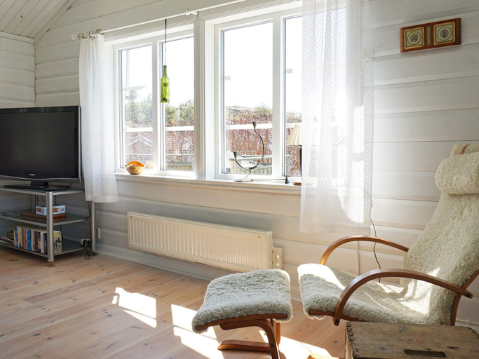 Others 2, 4 Star Holiday Home in Grundsund, Lysekil
