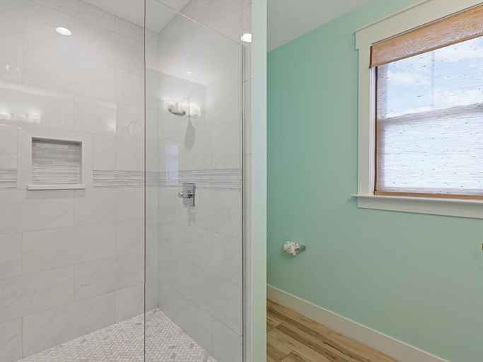 Bathroom 4, Gulf Breeze Getaway, Bay