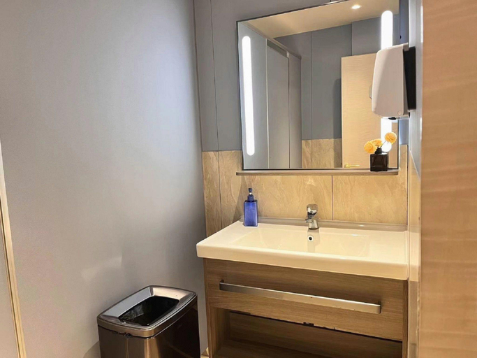 Bathroom 4, HanTing Hotel (Shanghai Pudong Avenue Deping Road), Shanghai