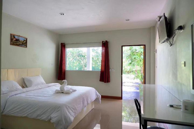 Bedroom, Commonwealth Hotel And Resort, Suan Phung