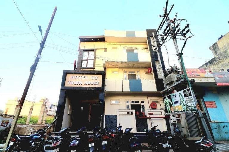 Exterior & Views, HOTEL O 03 TOWN HOUSE Shaheed Captain, Agra