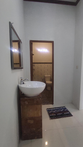 Bathroom 3, Kristal Garden, Lombok