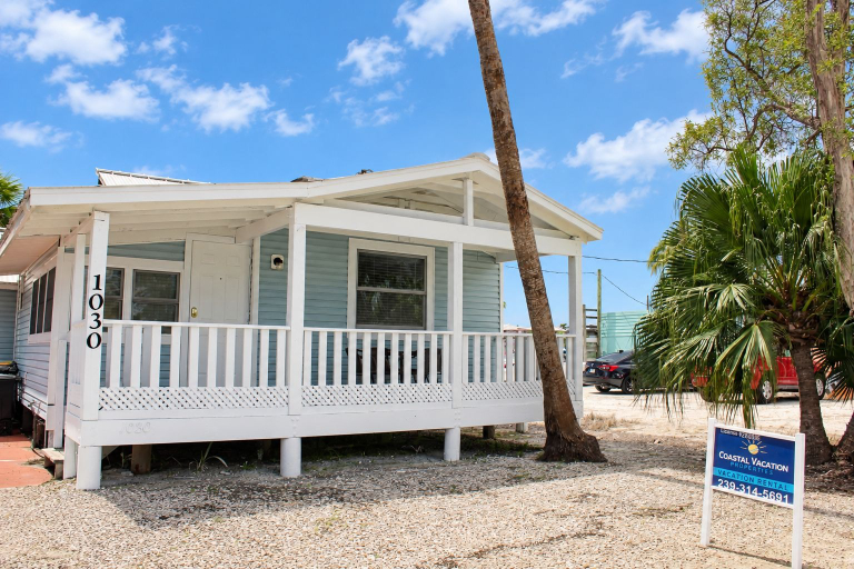 Exterior & Views, 1030 Second Street 1 Bedroom Home by RedAwning, Lee