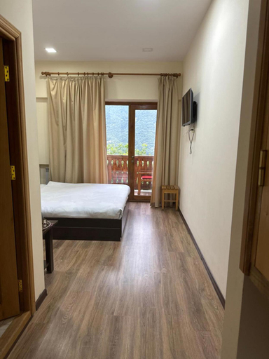 Bedroom 2, Verin Tun