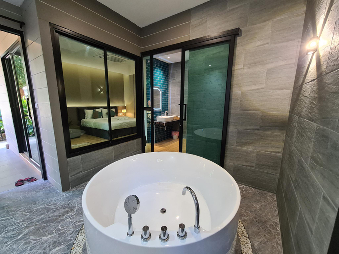 Bathroom 3, Nantrakiri, Pua