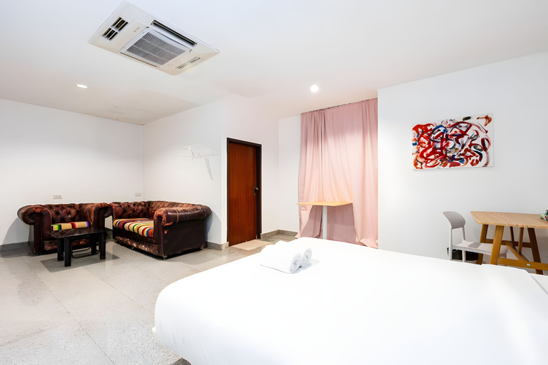 Others 4, M room Sukhumvit 2, Wattana