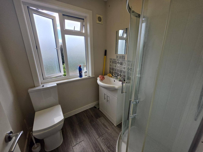Others 4, Apartment Sleeps 5 With Wifi, London