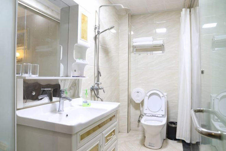 Bathroom, Chunlan Business Hotel, Nanchang