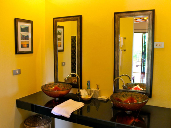Bathroom 3, Baan Famui, Chiang Dao