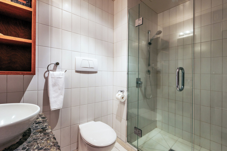 Bathroom 3, Sanctuary On The Beach, Auckland