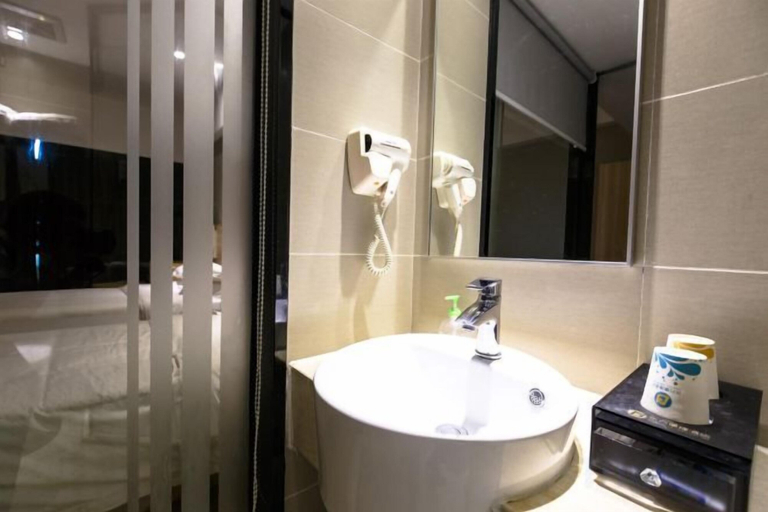 Bathroom 4, Oriental Holiday Hotel, Beihai
