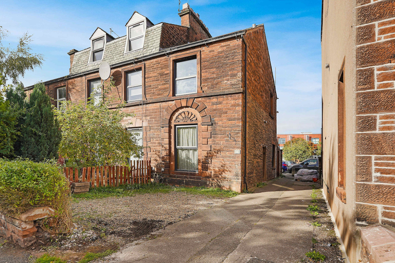 Others 5, Serene 2BR Stay in Penrith Sleeps 4 Parking Wifi, Cumbria