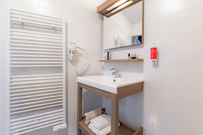 Bathroom 4, Appart'City Confort Amiens Gare, Somme