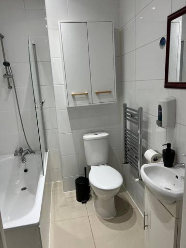 Others 3, Apartment Sleeps 5 With Wifi, London