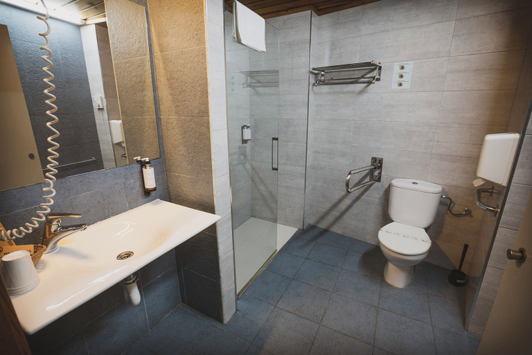 Bathroom 4, Hotel Restaurante Les Brases, Lleida