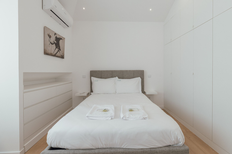 Others 2, Modern Lapa Duplex E by Vacationy, Porto