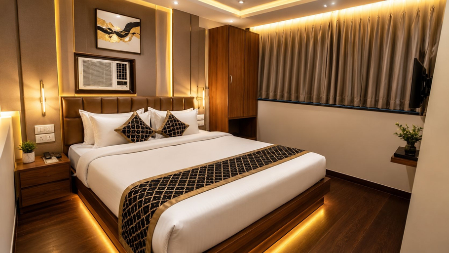 Others 5, The Crown Hotel Lokhandwala Andheri, Mumbai Suburban