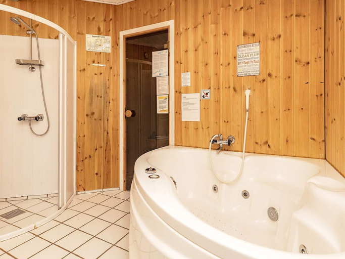 Bathroom 3, 5 Star Holiday Home in Oster Assels, Morsø